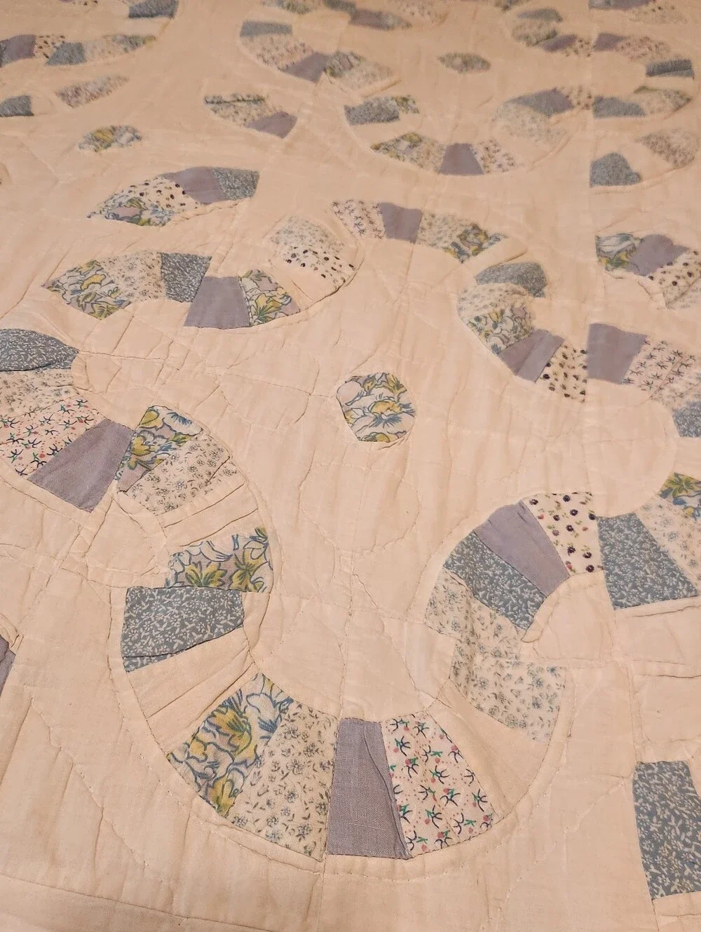 HANDMADE Patchwork Quilt Queen Full Vintage Floral Hand Quilted 85 x  87 Flaws